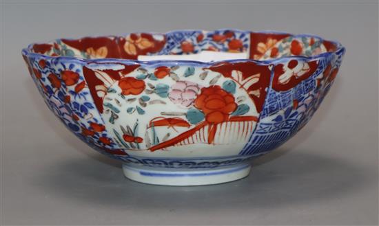 An Imari bowl diameter 18cm